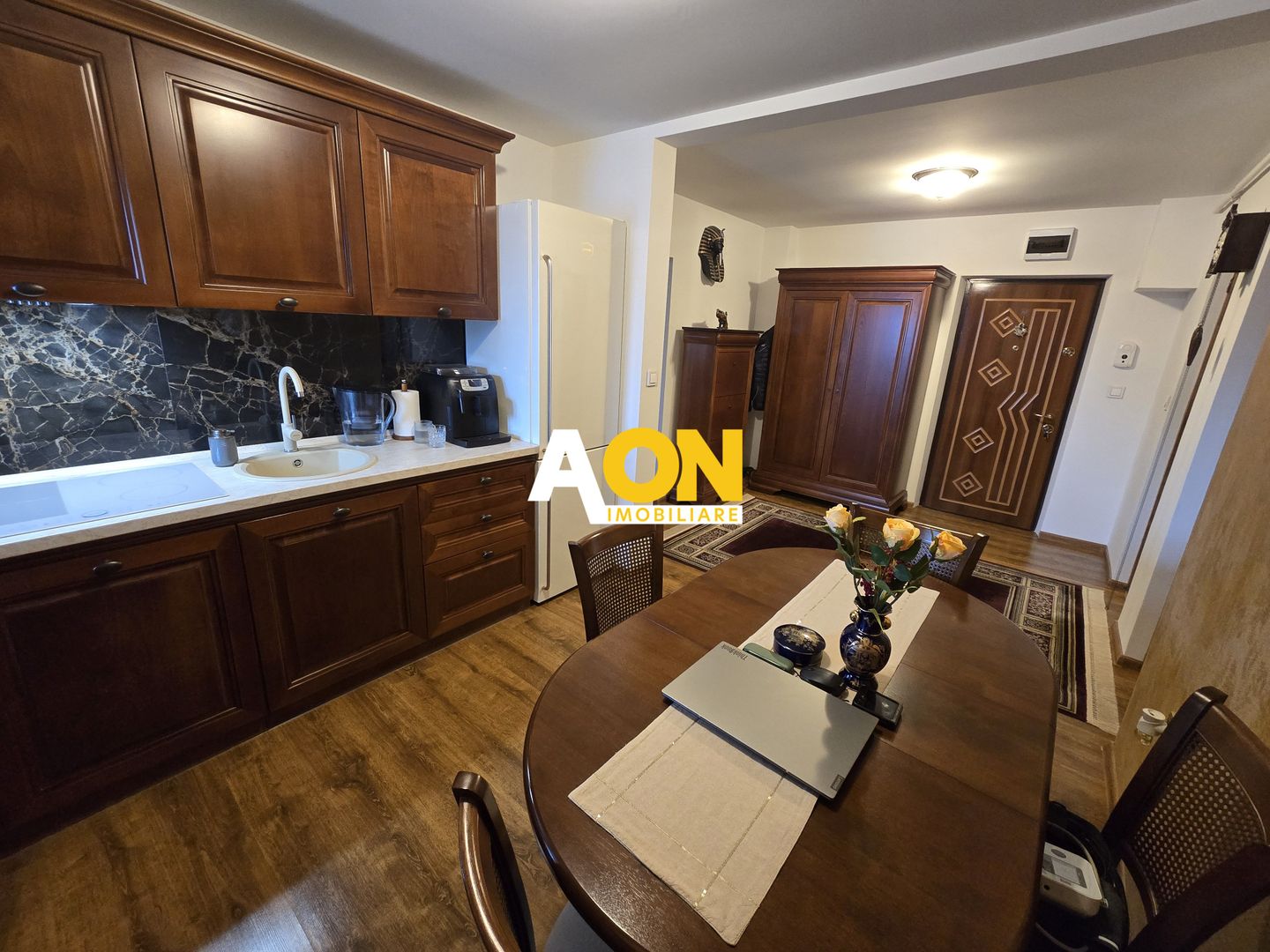 Apartament 2 Camere M-uri, Vedere spre Catedrala, Complet Renovat - Poză 11