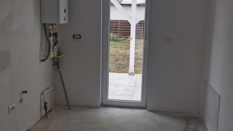 Casă / Vilă cu 4 camere de vânzare în Mosnita Noua - Poză 6