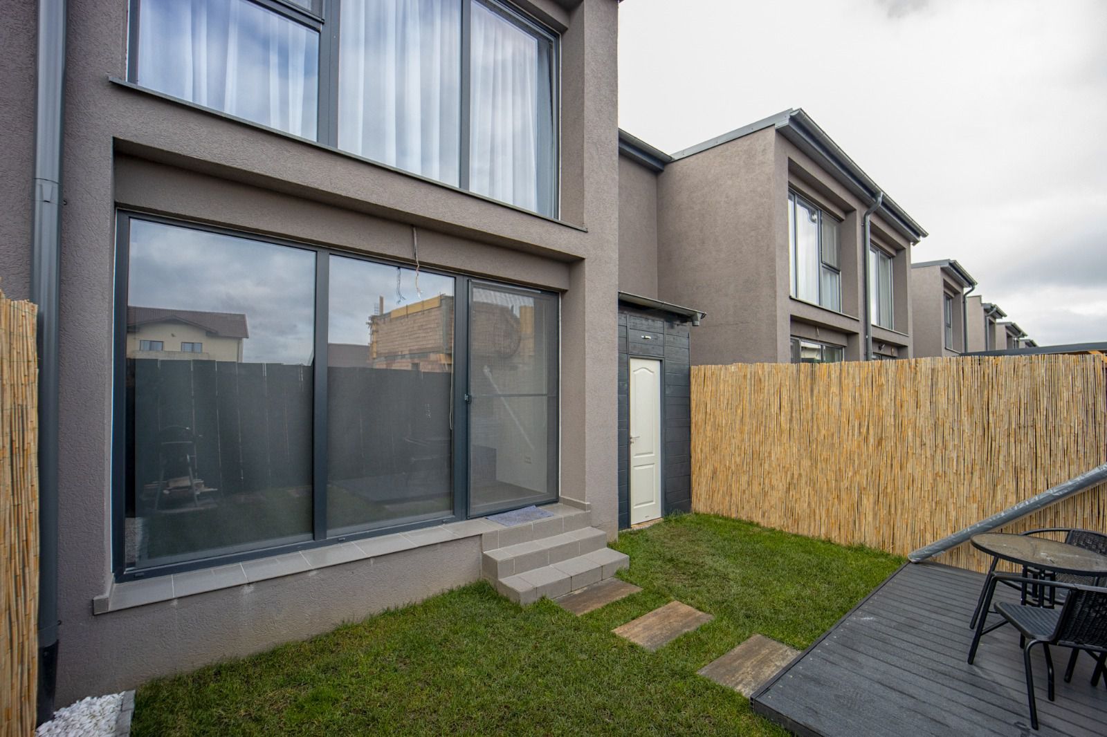 Casă înșiruită de vânzare în Sânpetru | Mobilată și utilată premium - Poză 19