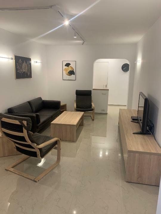 Inchiriez - 3 camere - renovat recent - anvelopat . - Poză 9