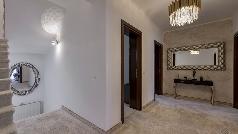 Vilă renovată P+1+M  | Foișor vitrat, grădină și jacuzzi - Poză 12