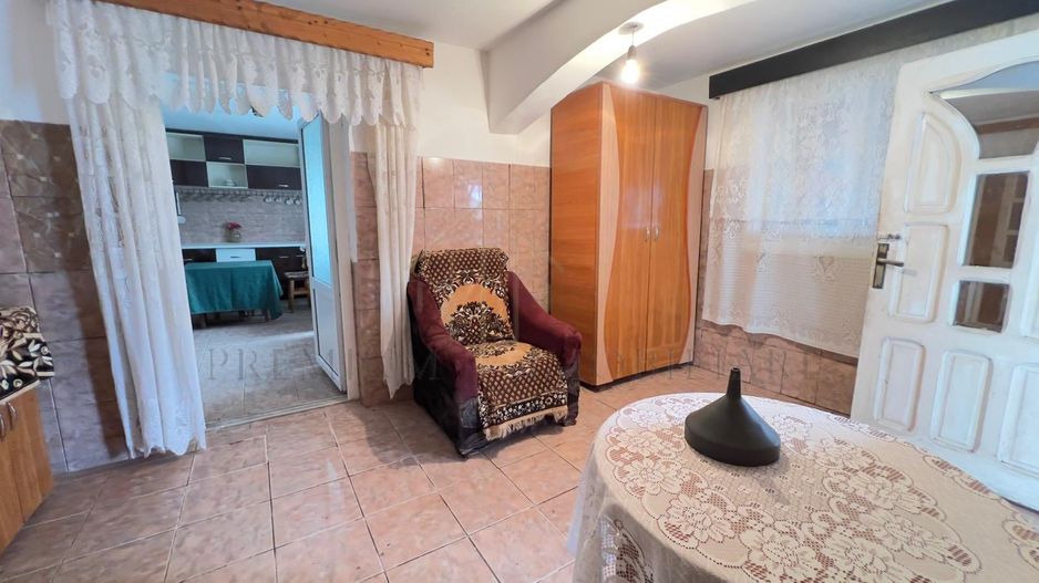 Casa de vanzare in Targu Trotus - Poză 4