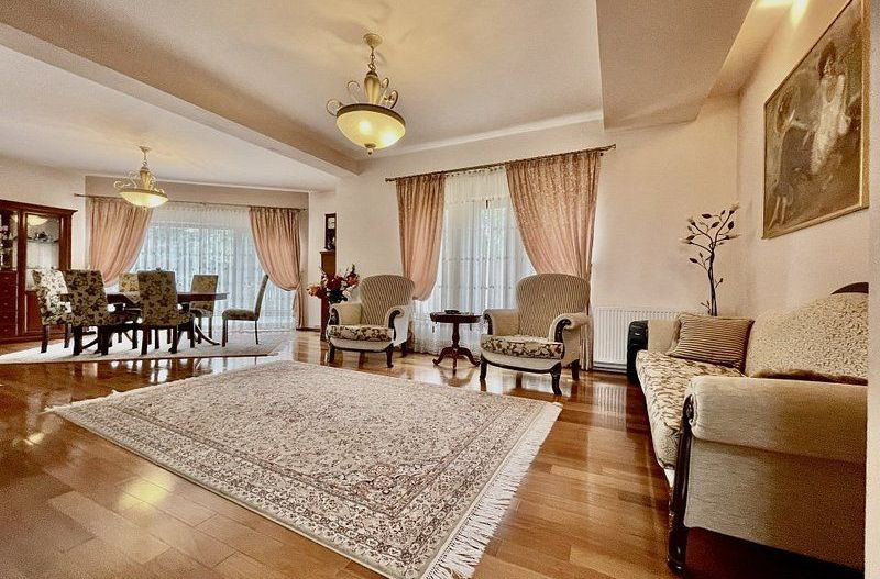 Design clasic, pozitie centrală - casă  în Dumbrăvita - Poză 1