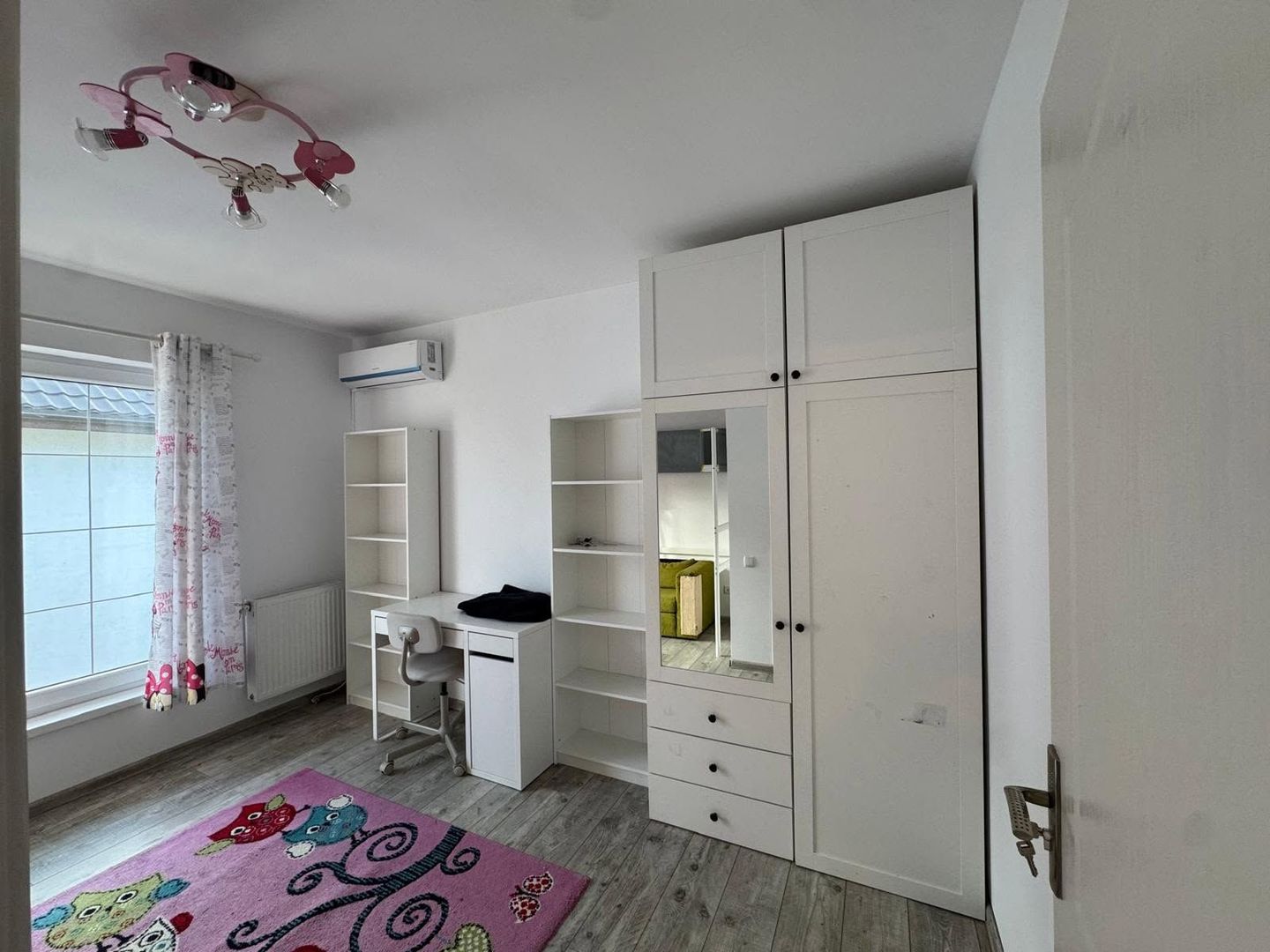Vând casă lângă lacul Crevedia, complet mobilată și utilată, plus magazie - Poză 13