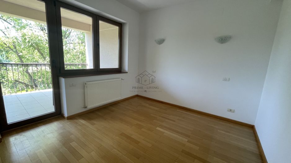 VILA CU 5 DORMITOARE IN COMPLEX REZIDENTIAL - Poză 10