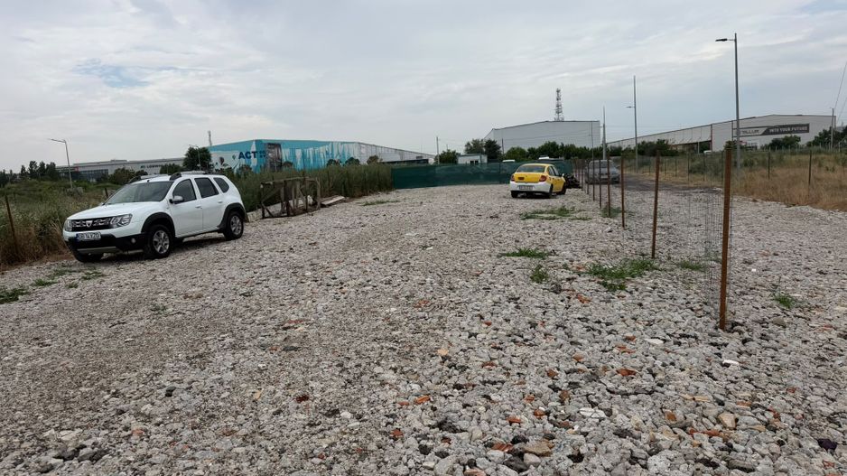 Teren de inchiriat-zona Chiajna ( vis a vis de centura) 550 Euro - Poză 1