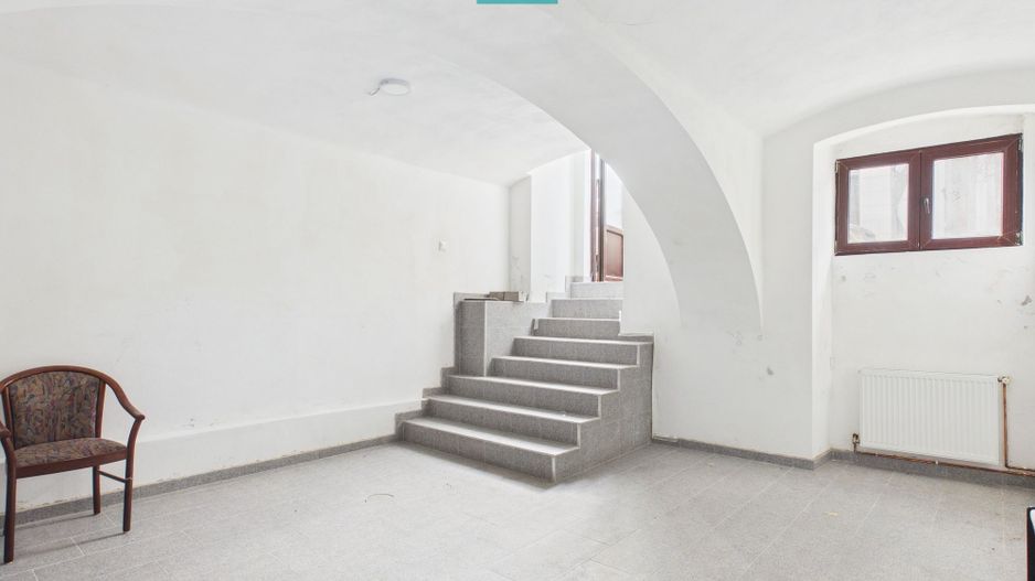 Apartament trei camere strada Cozia - Poză 1