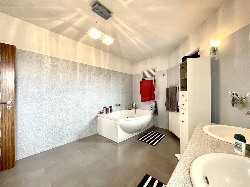 Design clasic, pozitie centrală - casă  în Dumbrăvita - Poză 20