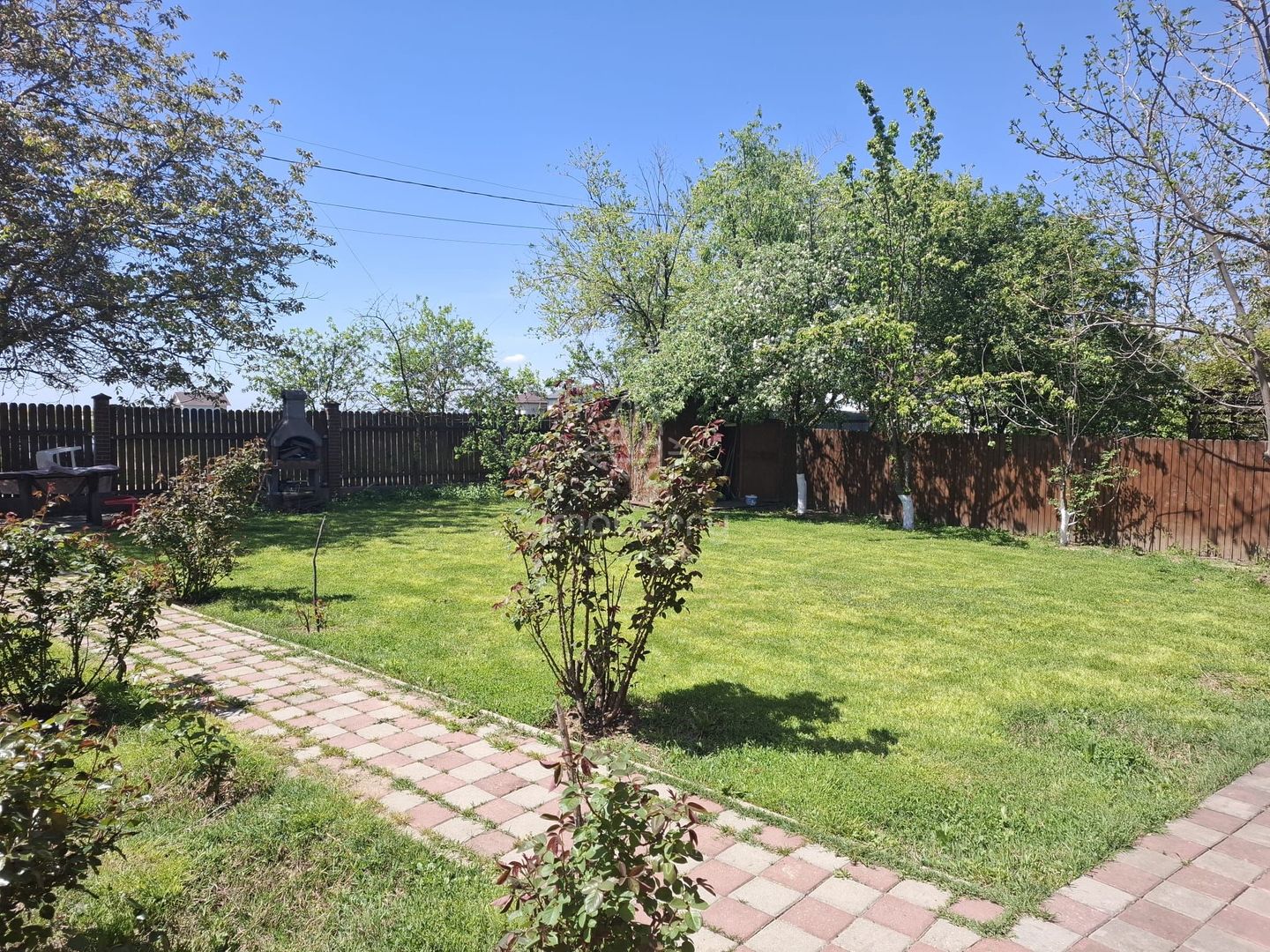 Casa de vanzare Adunatii Copaceni - pret imbatabil - Poză 2