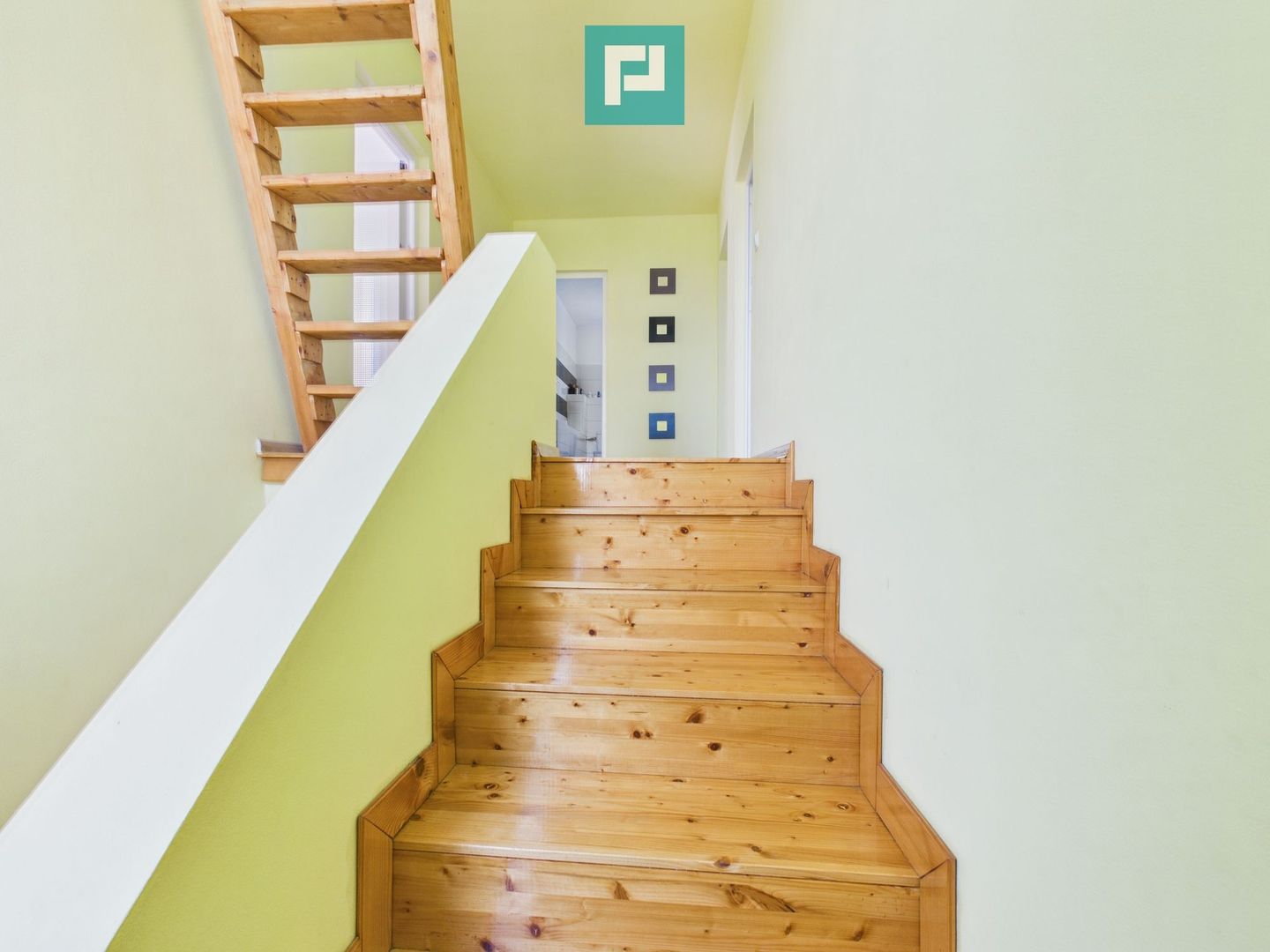 Casă cu 7 camere și teren generos în Șofronea - Poză 12