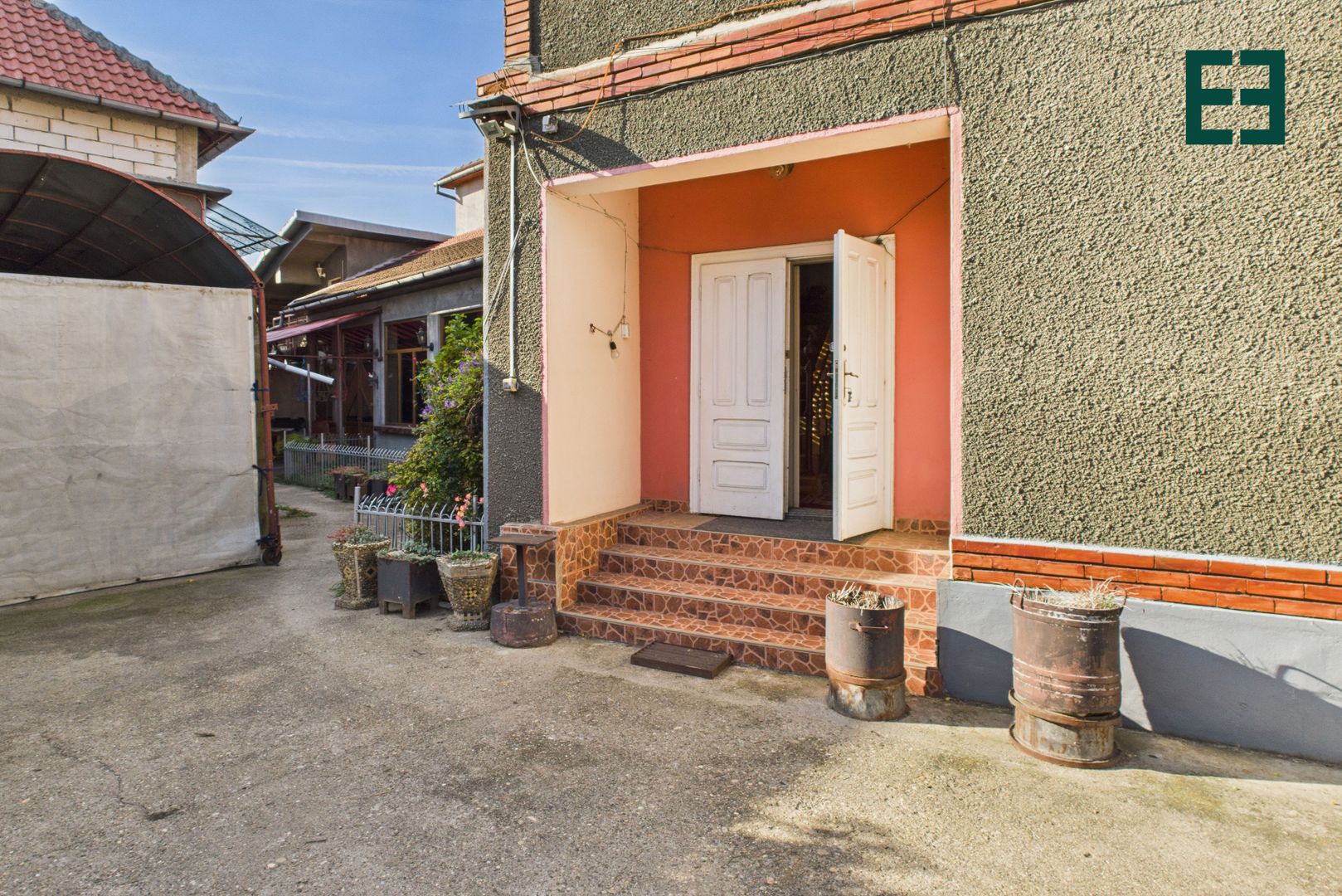 Casă cu 10 camere și 1437 mp teren în Ineu - Arad - Poză 24