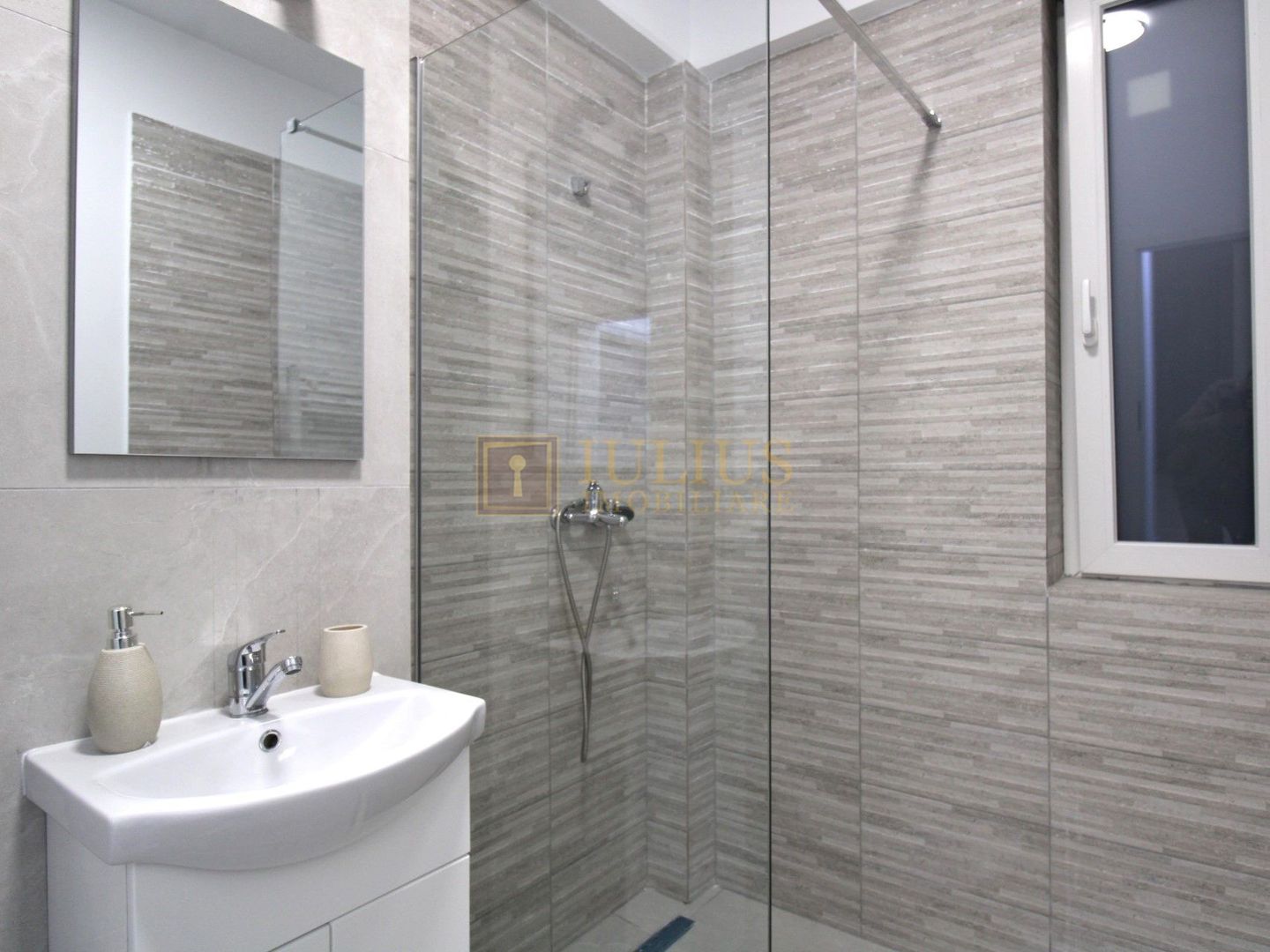 Exterior sud-Braytim. Parter cu terasa; la prima inchiriere. - Poză 17