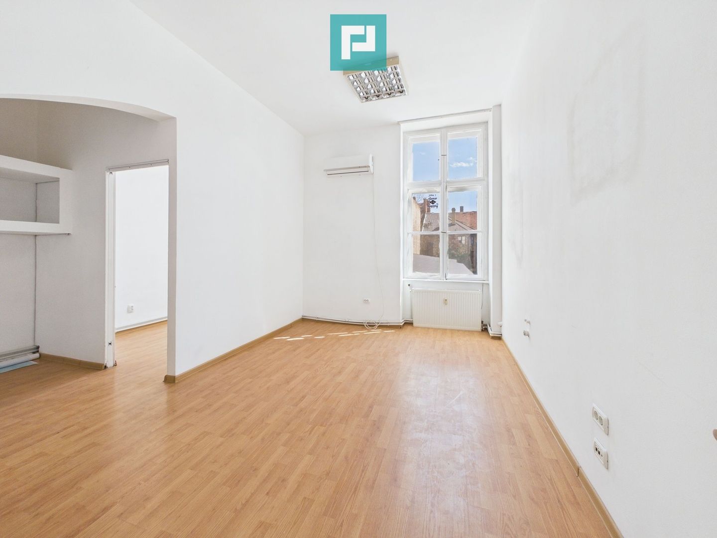 Apartament luminos cu 3 camere ultracentral - Arad - Poză 9