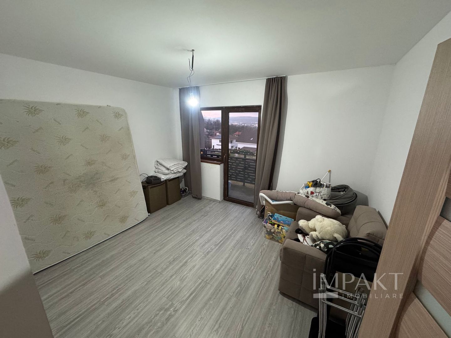 Duplex cu 4 Dormitoare | Incalzire Pardoseala | 3 Bai | Intrare Dezmir - Poză 15