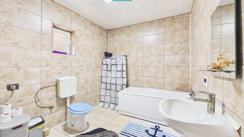 Casă P+E cu două apartamente, zona Drăgășani - Poză 7