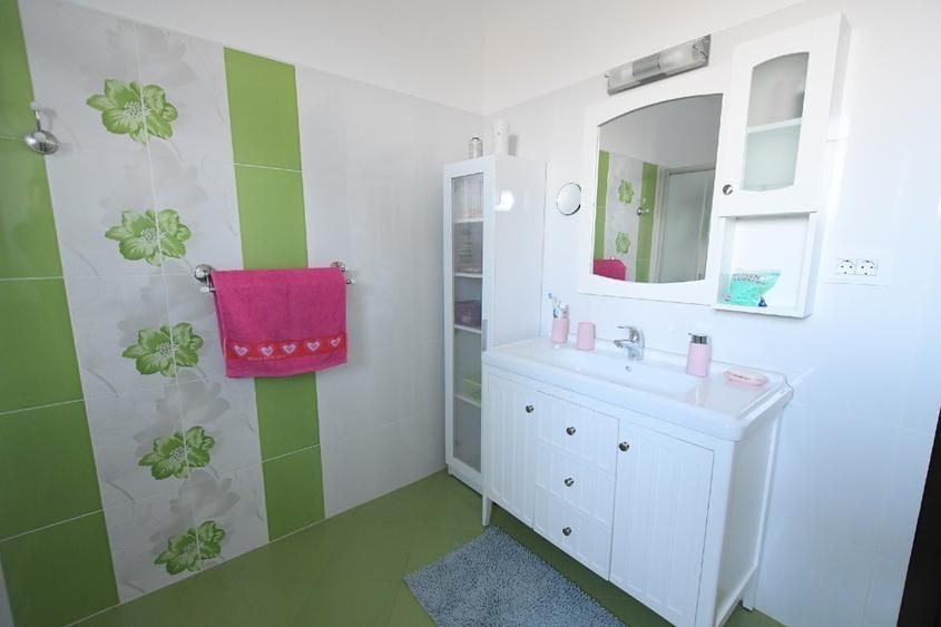 Proprietate premium cu teren de 2.000 mp | Casă 412 mp utili - Poză 5
