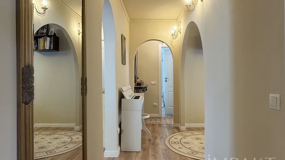 Apartament deosebit cu 4 camere decomandat si garaj in Andrei Muresanu - Poză 5
