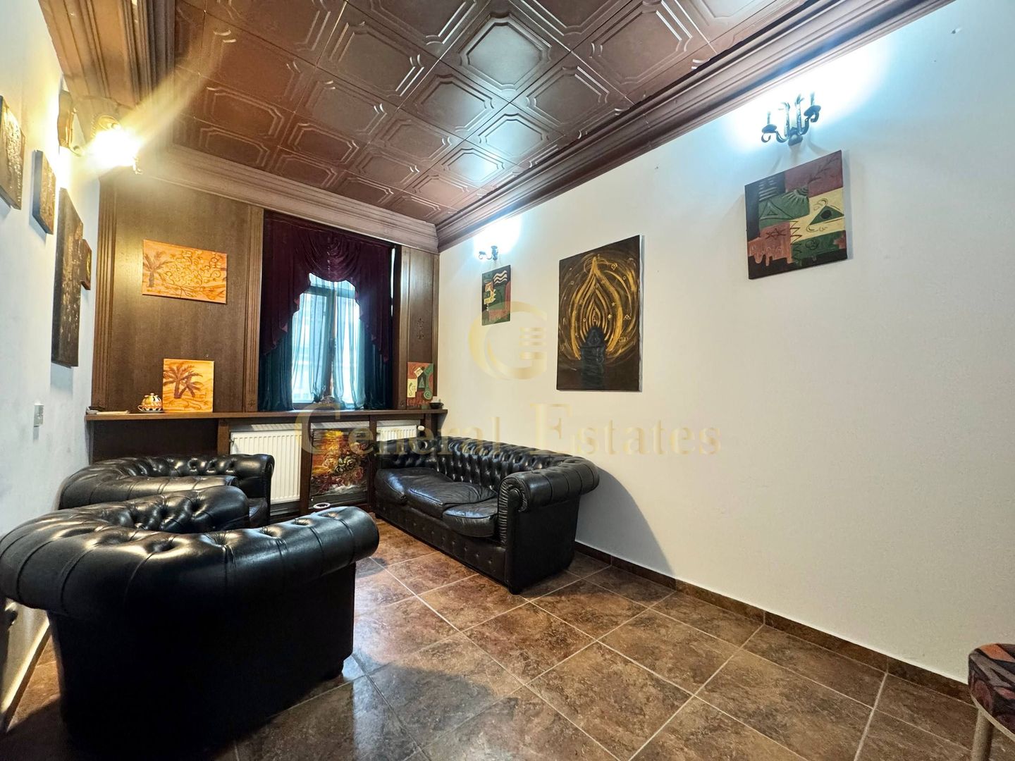 Spre Vânzare Proprietate remarcabilă cu 6 camere în inima Iașului ! - Poză 9