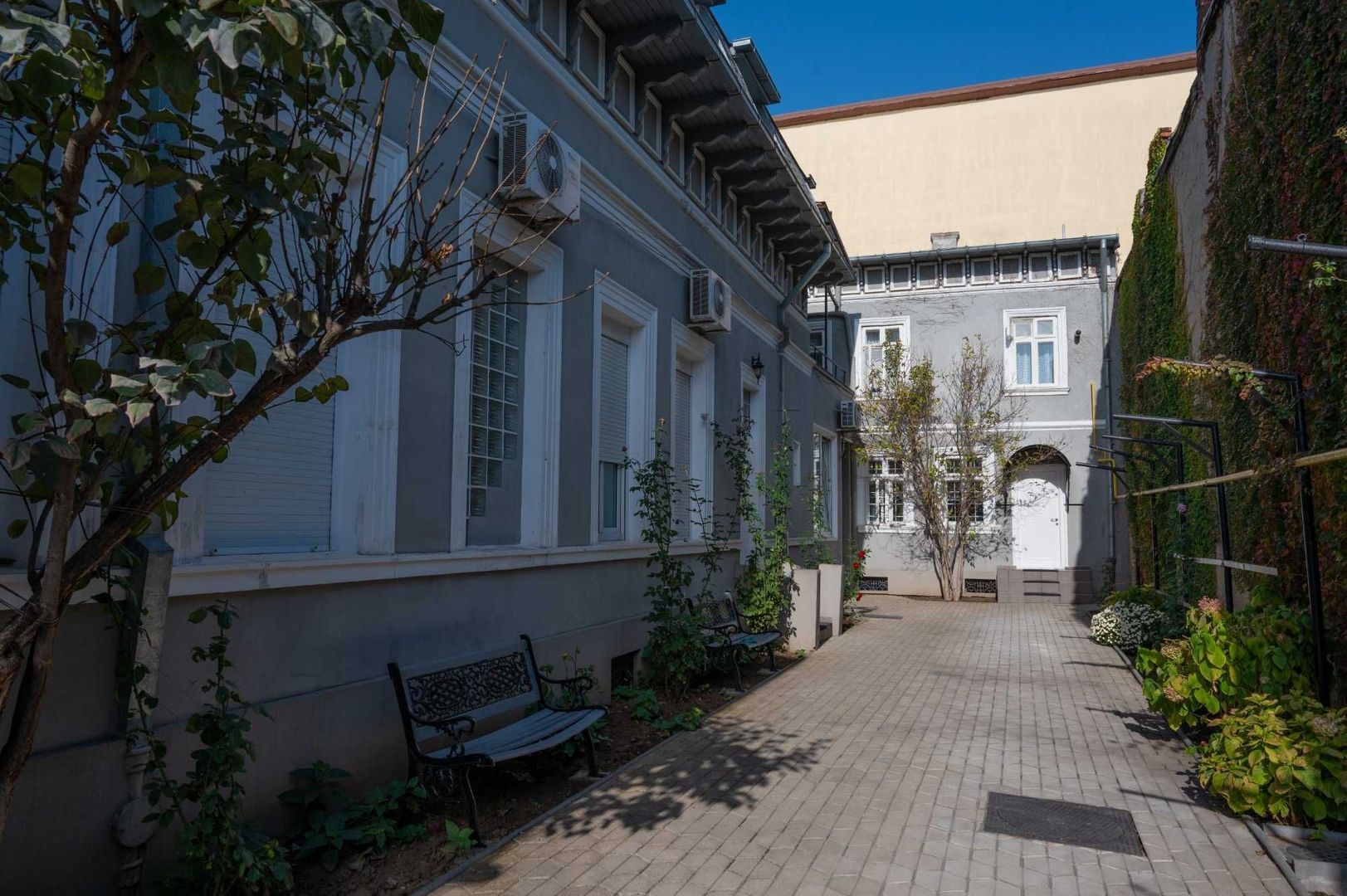 Vând imobil 418 mp locuibil, în zona Casa Poporului locuit sau birouri - Poză 3