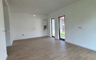 Duplex Mosnita Noua-finisat, curte amenajata - Poză 6