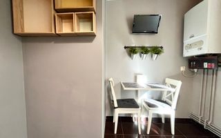 Tur virtual- 2 camere, primitor si luminos, cu garaj, in zona Centrala - Poză 32