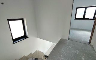 Casa Sibiu -  4 camere, 2 bai, curte - Poză 18