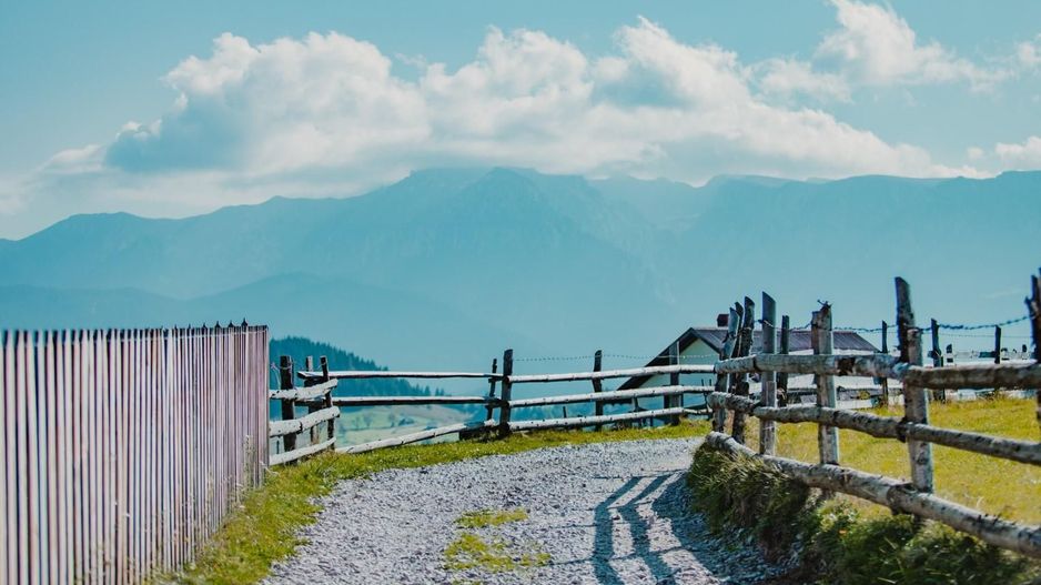 Exclusivitate - casa rustica, priveliste deosebita, 45 km de Brasov - Poză 3