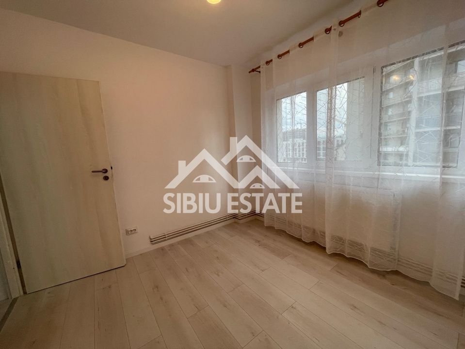 Apartament decomandat cu 2 camere, balcon, etaj 3, recent renovat, -Sibiu - Poză 15