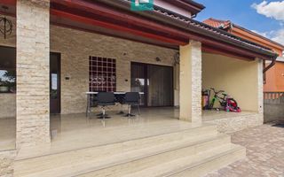 Vilă cu 7 camere de vânzare în zona Central - Poză 22