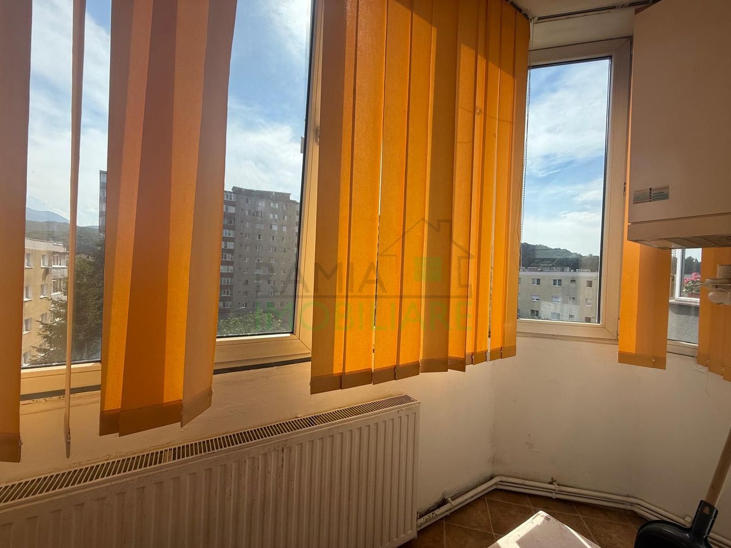 Apartament 3 camere decomandat cu 2 băi în Calea București - Poză 15