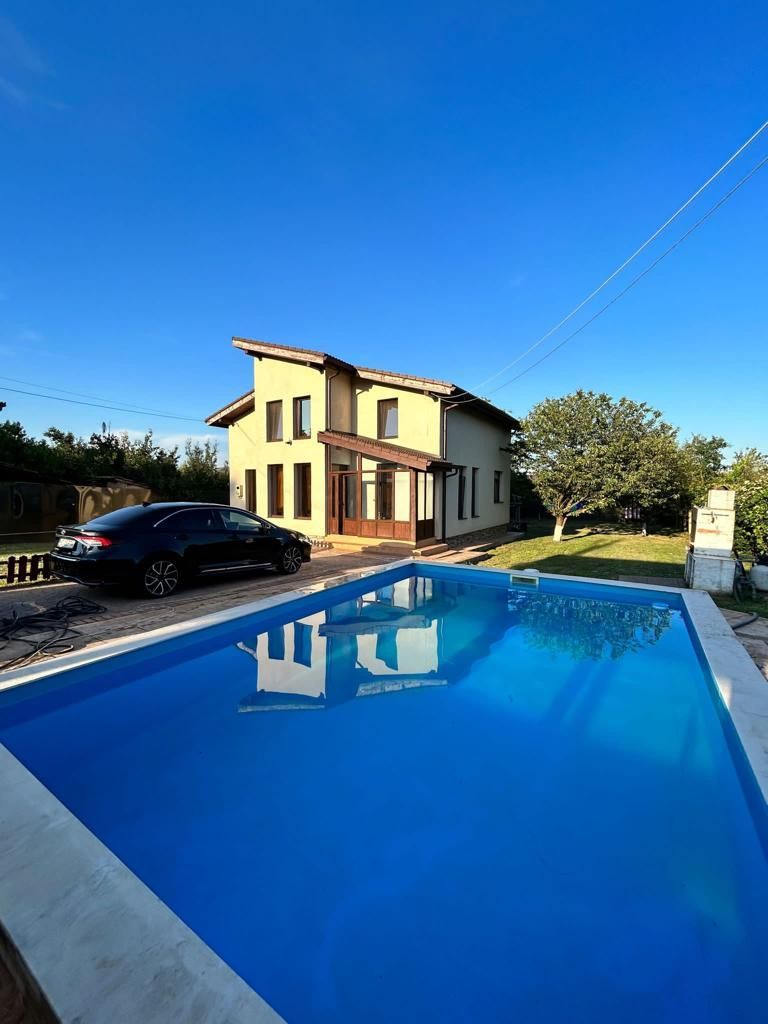 Casă spațioasă cu piscină, de vânzare în Simeria - Poză 1