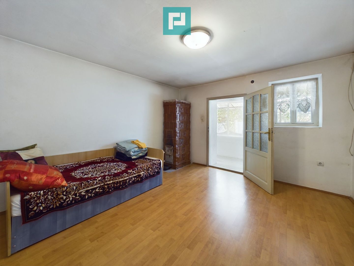 Casă cu 4 camere în Cruceni - Poză 4