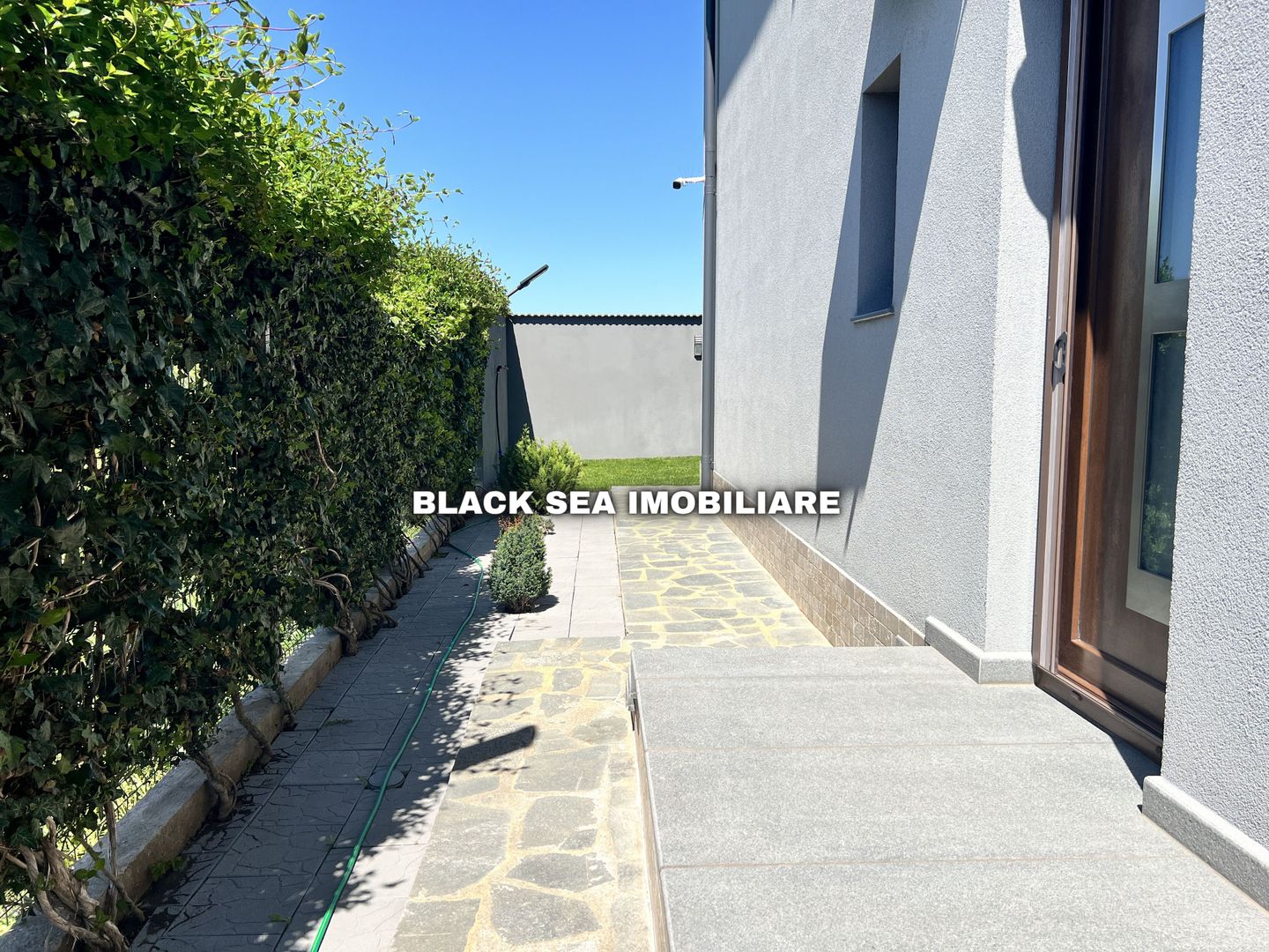 Vila de 7 Camere D+P+1+POD - Curte si garaj, EFORIE NORD Ocazie unica - Poză 2