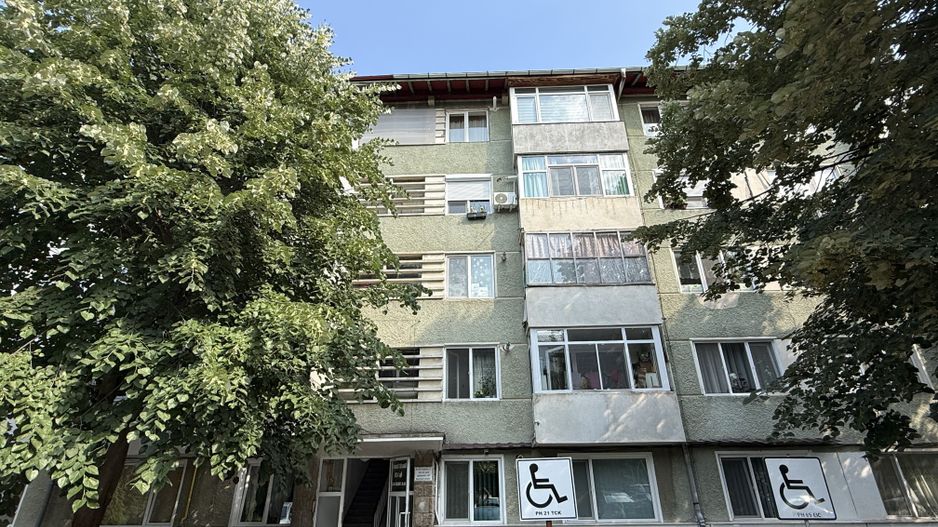 Apartament 3 cam modern complet renovat - mobilat Campina- central - Poză 18