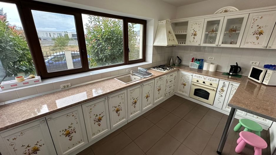 Casă / Vilă cu 4 camere de închiriat în zona Aradului - Poză 8