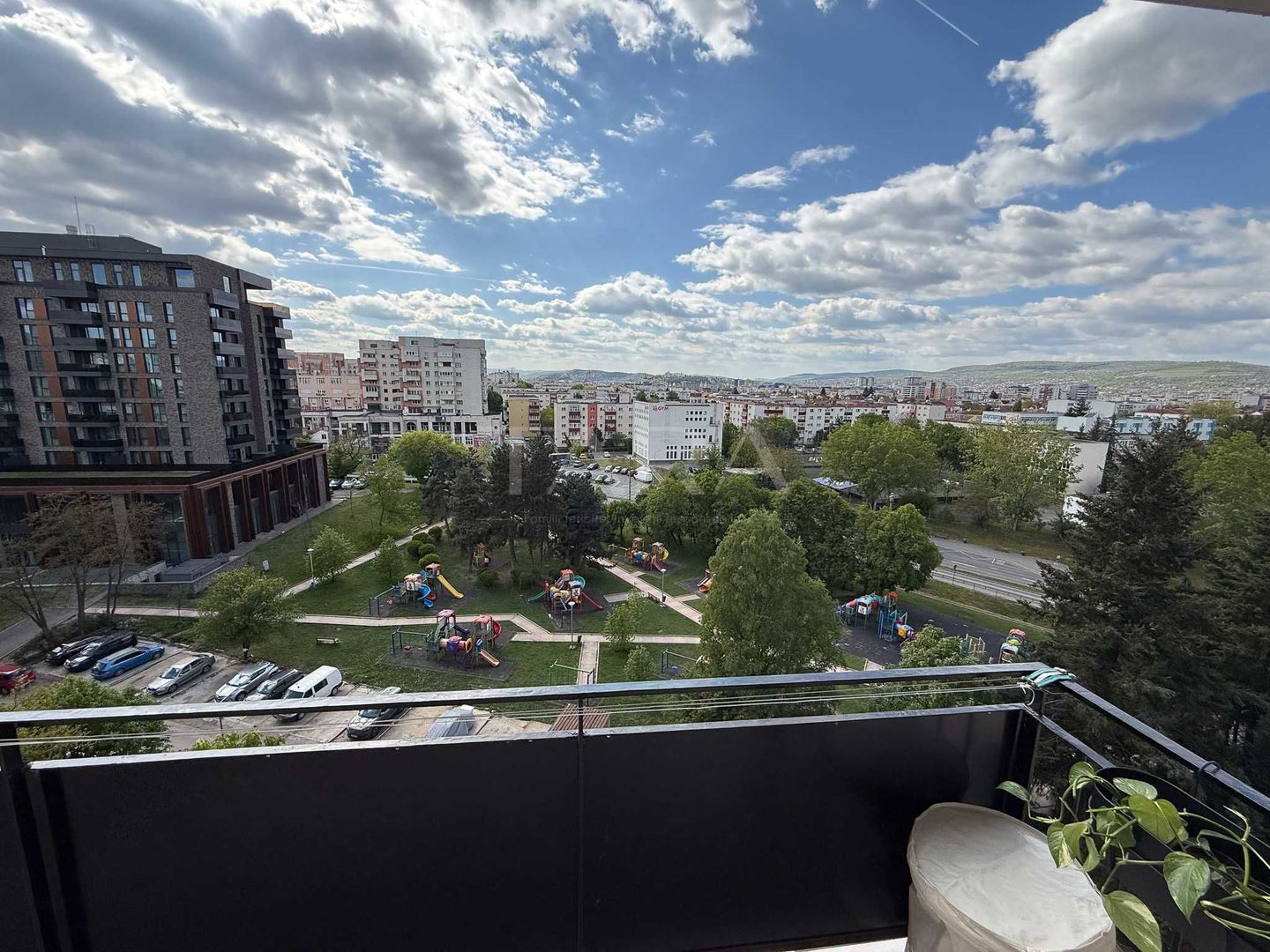 Apartament renovat complet, mobilat ,balcon 9 mp, view panoramic. - Poză 2