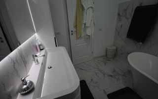 Modern si primitor - Poză 22