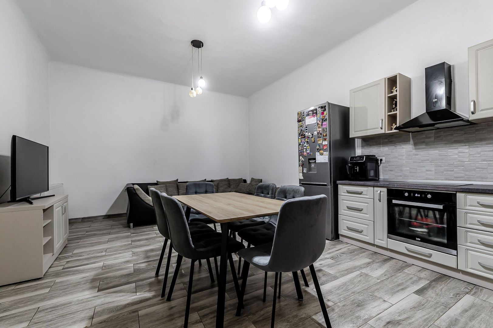 PRET NOU! Apartament spațios 3 camere - în Inima Aradului - COMISION 0 - Poză 1