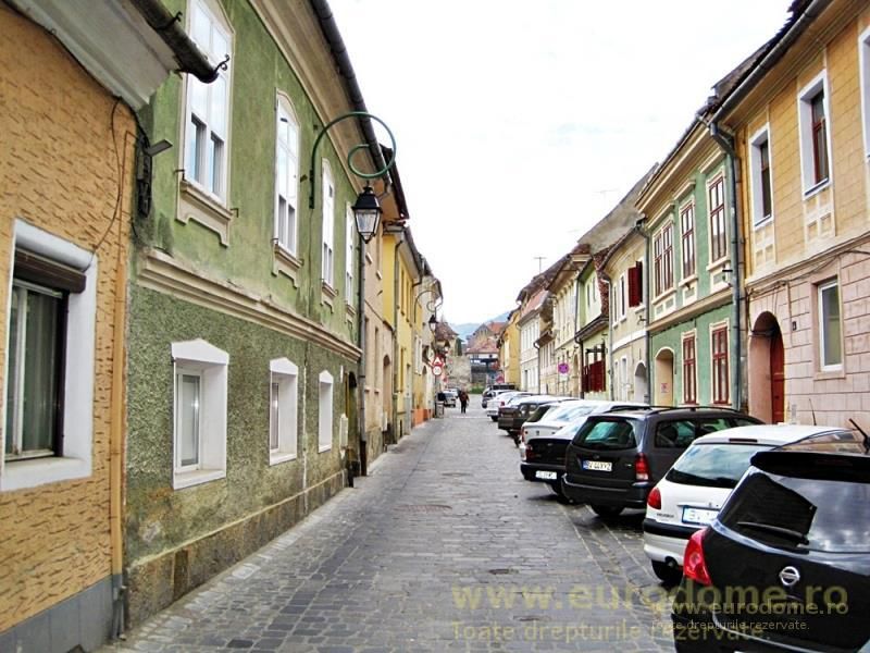 Casa cu teren de 256mp in centrul istoric al Brasovului - Poză 2