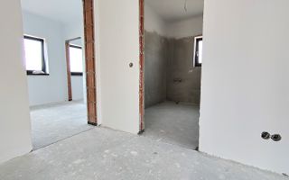 Casa Sibiu -  4 camere, 2 bai, curte - Poză 15