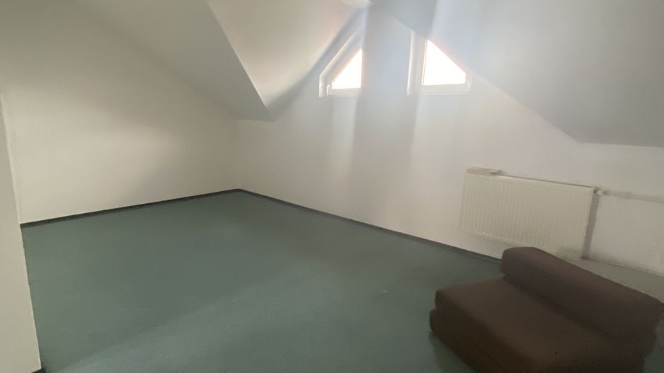 Casa de vânzare/închiriere zona Lunei - Poză 25