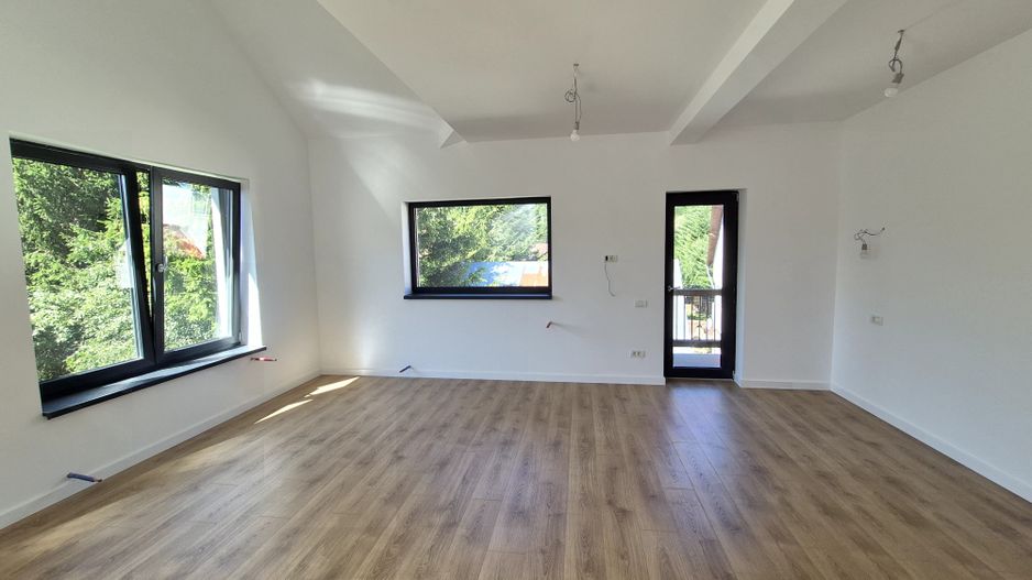 Apartament cu 4 camere 125 mp (4 garsoniere) la cheie + 60 mp pod - Busteni - Poză 1