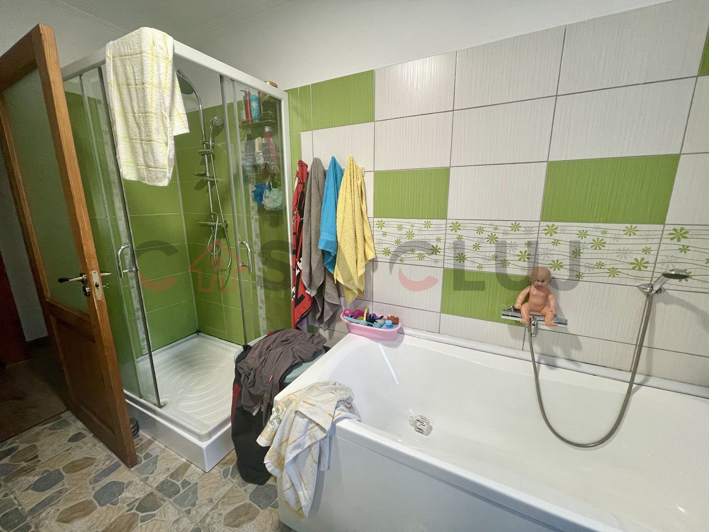 Imobil cu multiple posibilități de utilizare, cu doua locuri de parcare in curte - Poză 27