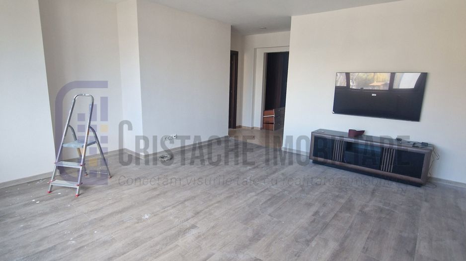 Titan_Apartament 2 camere_70 mp._nemobilat_pretabil birou - Poză 1