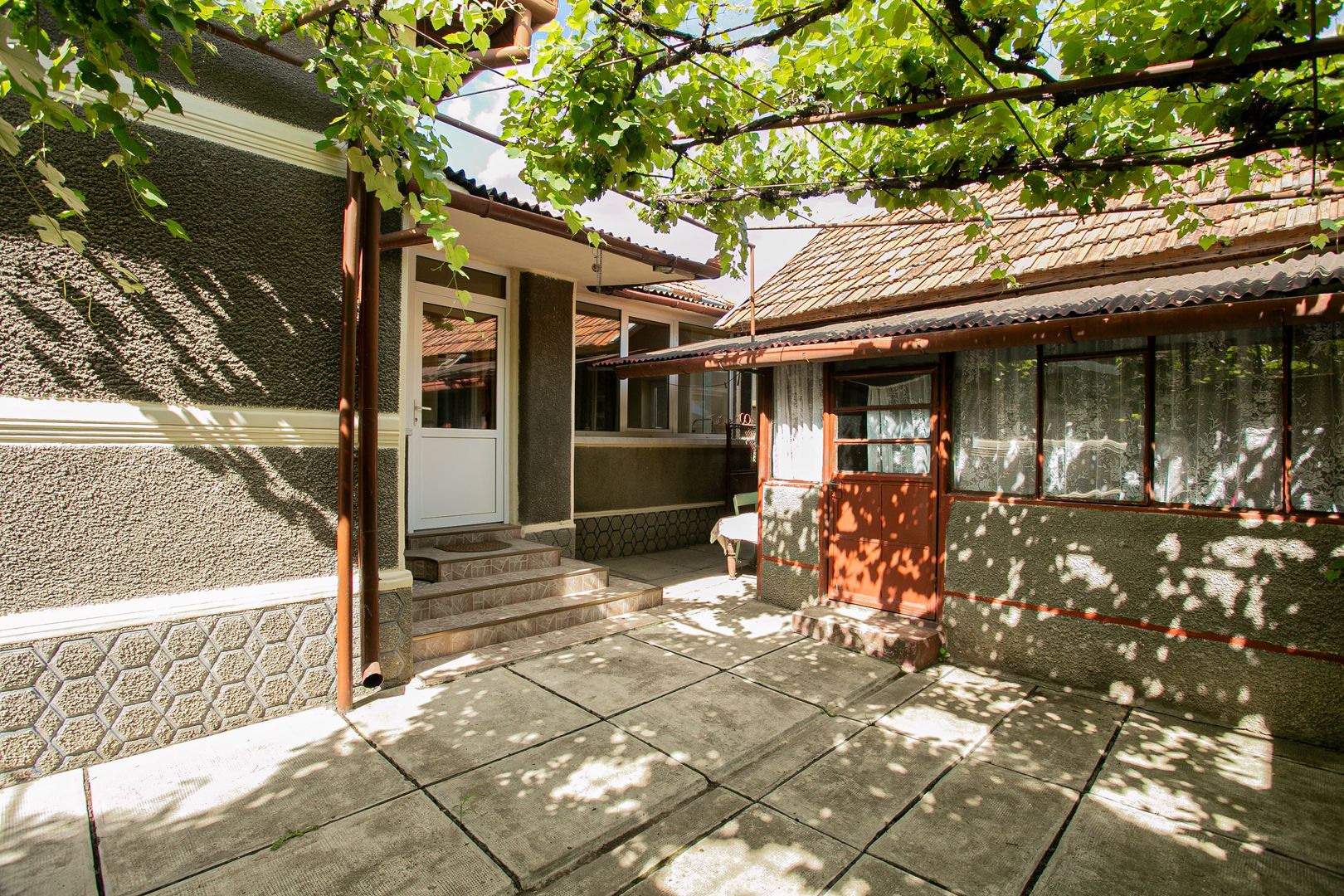 Rezervat Casa din caramida cu teren generos in Gradiste - Poză 2