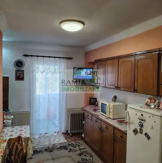 Apartament 3 camere decomandat, etaj 1, 2 balcoane și garaj – Râșnov - Poză 3