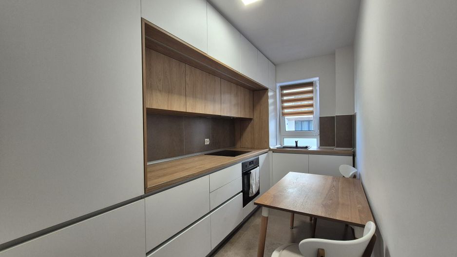 Zona Coresi, str. 13 Decembrie, apartament spațios, bloc nou, loc parcare - Poză 12