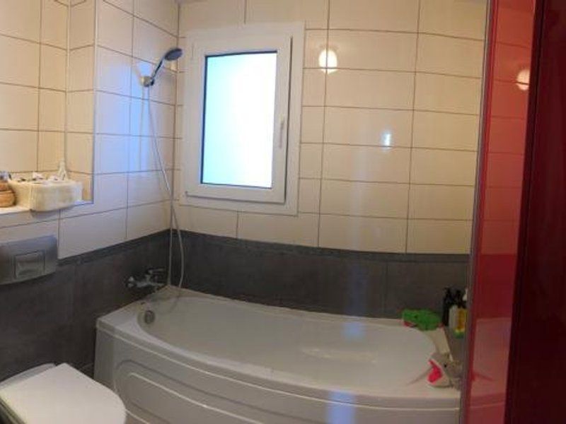 Vila mobilata si utilata, curte, terasa inchisa, parcare - Poză 22