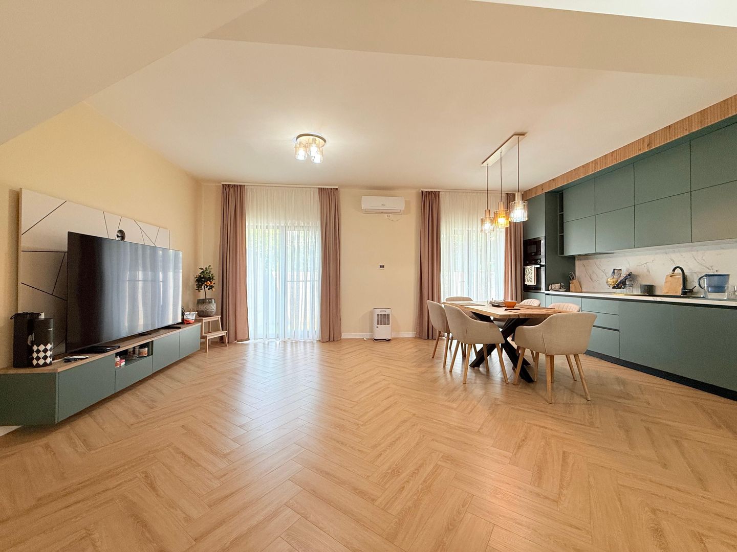 Vila 4 camere | 3 dormitoare | 3 bai | Gradina | Toate Utilitatile - Poză 8