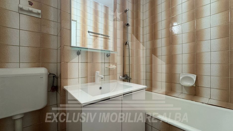 Apartament cu 3 camere decomandate, Cetate - Poză 6